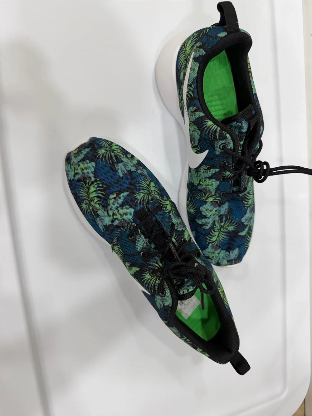 Nike Roshe Run Print Sneakers Size 9 shoes